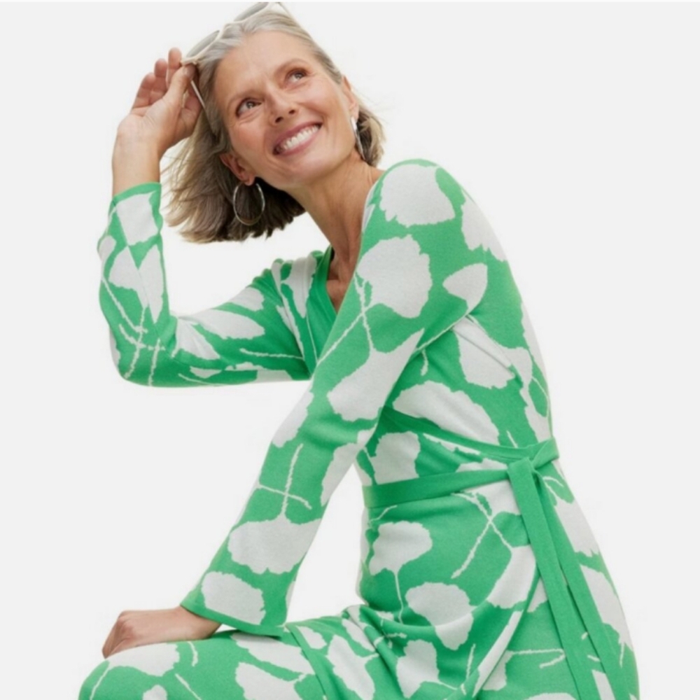 DVF V-Neck Ginkgo Leaf White & Green Long-Sleeve Wrap Sweater, Sz S NWT - Picture 3 of 16
